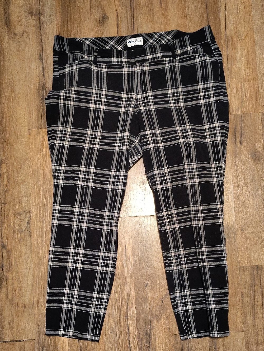 Old Navy Black and White Plaid Pixie Pants - Picture 2 of 10